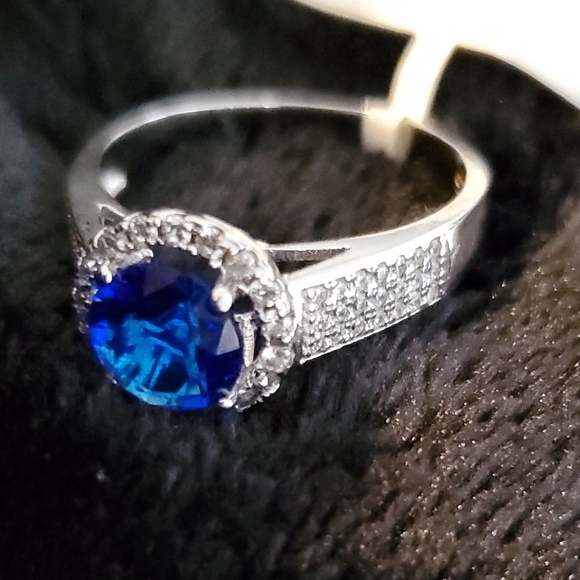 8/$30    💙💍 NWT round center faux blue sapphire stone with halo - Picture 2 of 10
